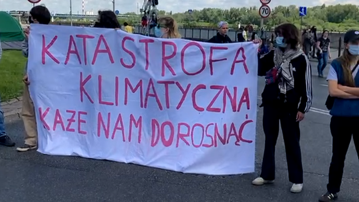 Warszawa. Aktywiści blokowali Wisłostradę. Policja użyła siły