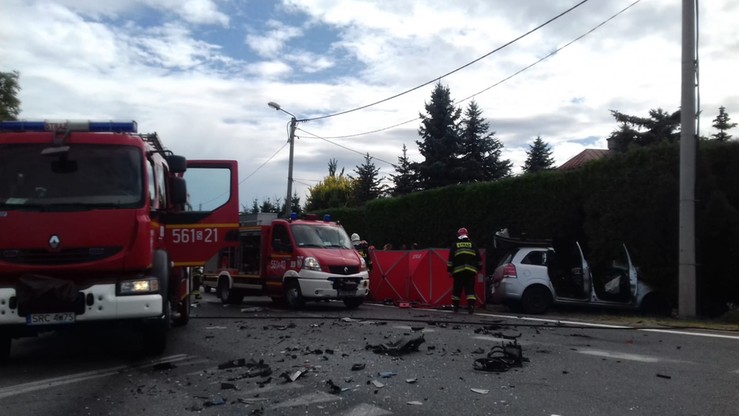 Zderzenie autobusu miejskiego z samochodem w Raciborzu. Nie żyje mężczyzna i dziecko