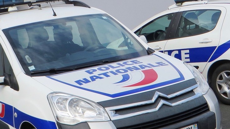 Francja. Nożownik zastrzelony przez policjantów. Groził im i krzyczał "Allah Akbar"
