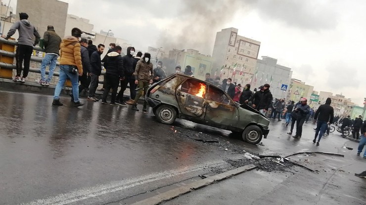 Podwyżka cen benzyny w Iranie. Trwają protesty