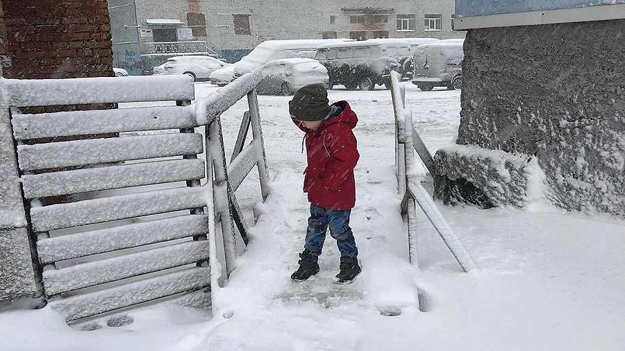 Pierwszy w tym sezonie śnieg w Norylsku w Rosji. Fot. Instagram / chizh_sabina_mark.
