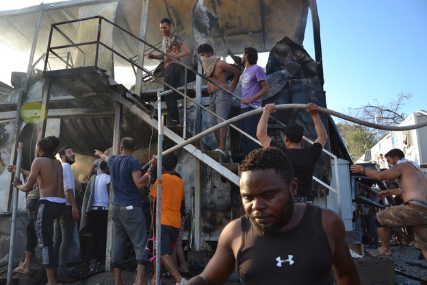 Grecja: imigranci podpalili swój ośrodek na wyspie Lesbos