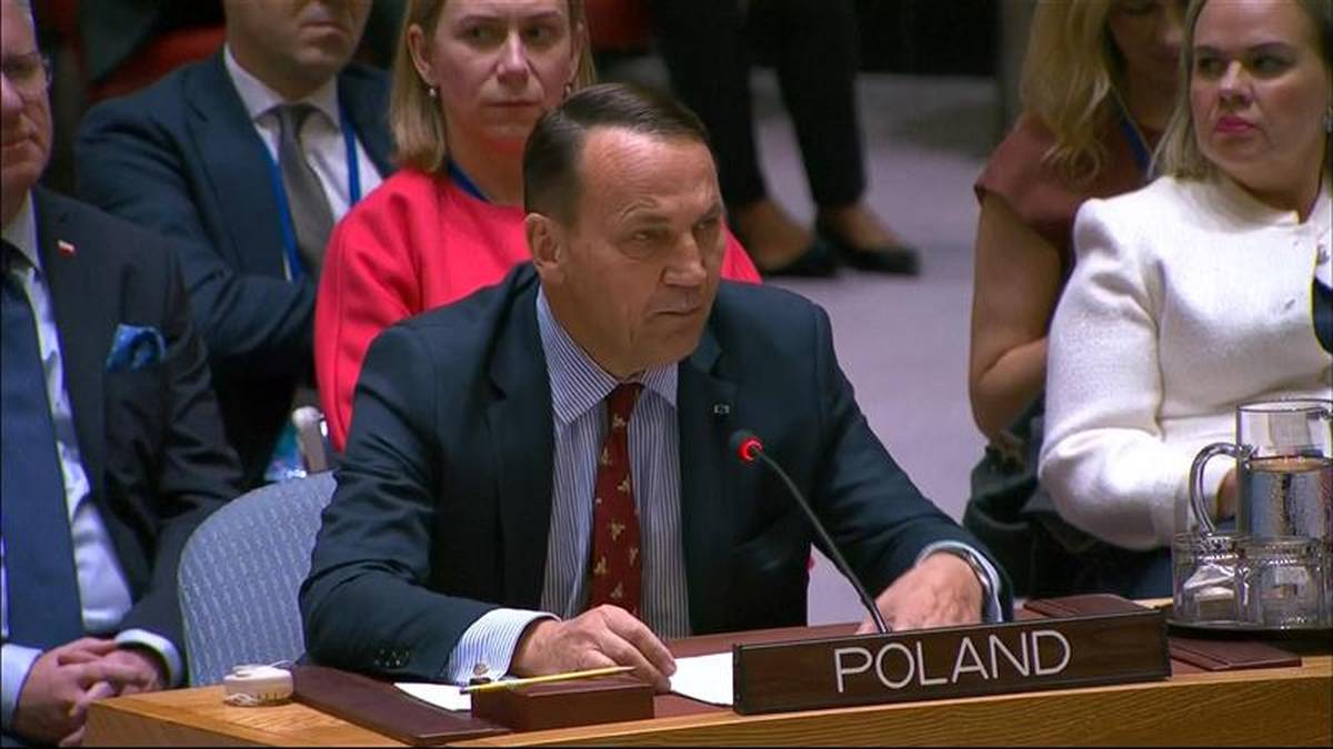 Sikorski wprost do władz Rosji. "Zostaliście ostrzeżeni"