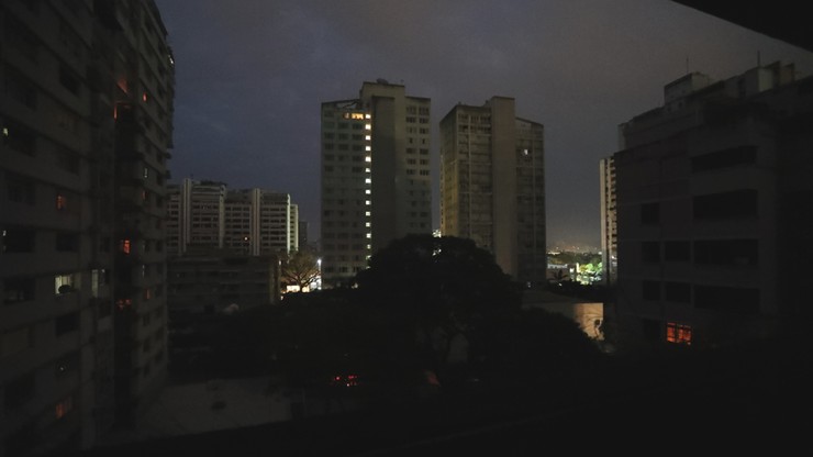 Wenezuela bez prądu; w Caracas chaos komunikacyjny. Rząd obwinia wrogów Maduro