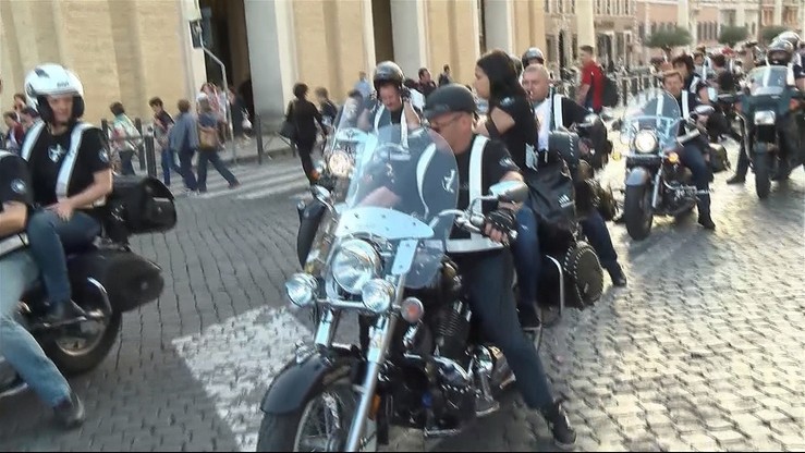 Polscy motocykliści na audiencji u papieża. Przywieźli kask i kurtkę