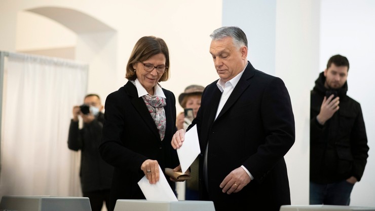 Wybory na Węgrzech. Sondażowe wyniki wskazują na zwycięstwo Viktora Orbana