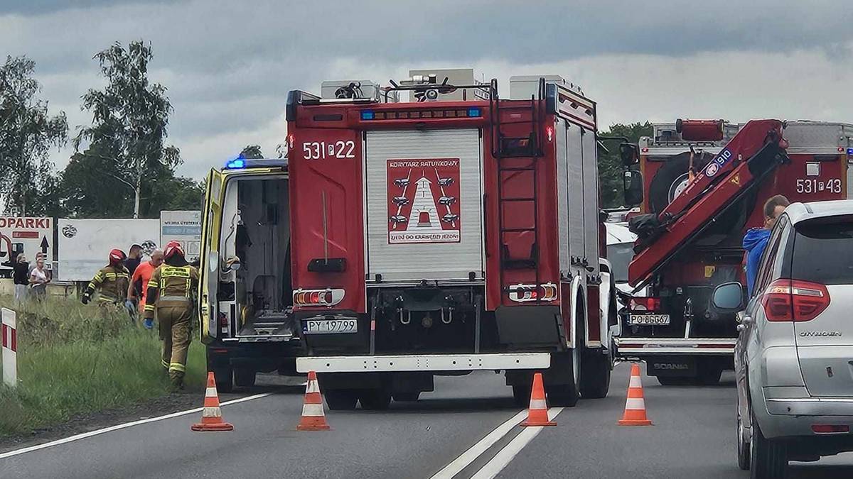 Zderzenie auta z lawetą w Czekanowie. Zginęły dwie osoby
