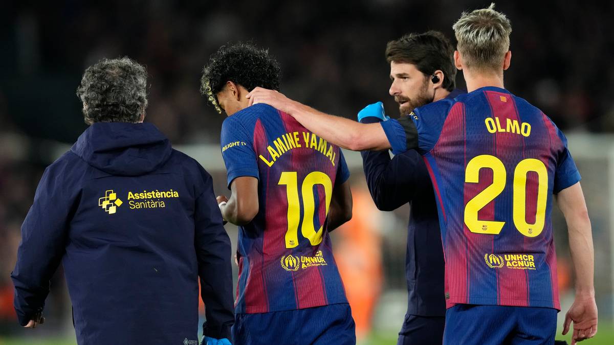Piłkarze FC Barcelony, Lamine Yamal i Ferran Torres, opuszczają boisko z powodu kontuzji.