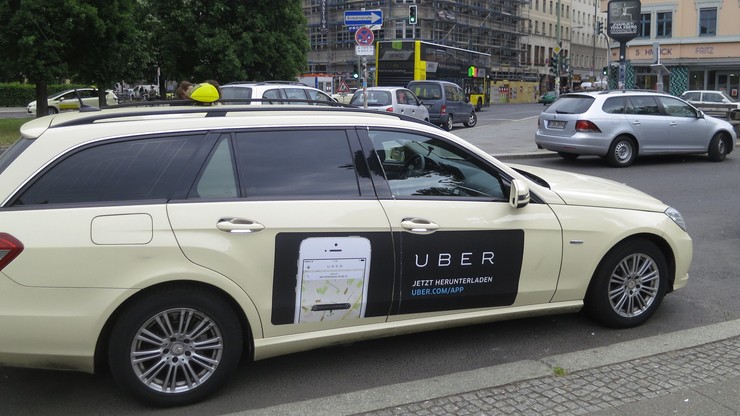 Uber ujawnia władzom dane klientów i kierowców