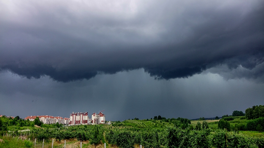 14.06.2019 09:00 Weekend nie będzie spokojniejszy. Wrócą gwałtowne burze, będzie też bardzo gorąco