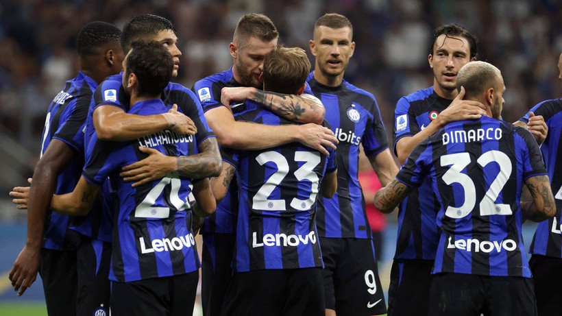 Serie A: AS Roma i Inter Mediolan wykorzystały potknięcie Milanu