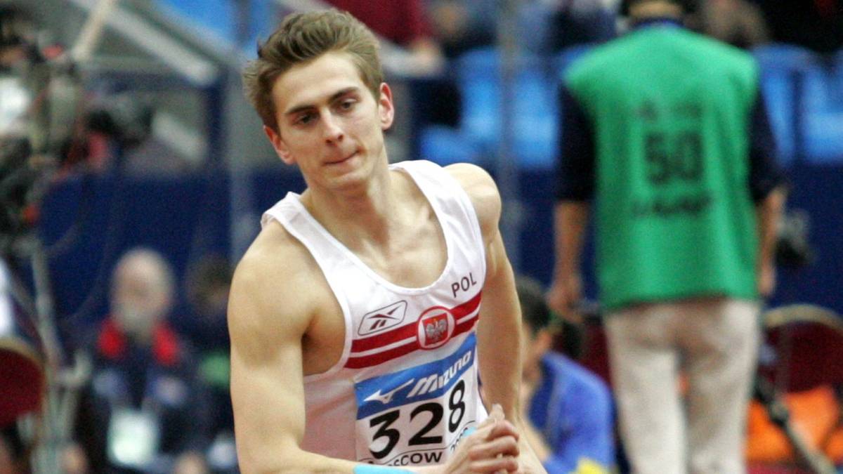 Lekkoatleta Robert Wolski podczas biegu.