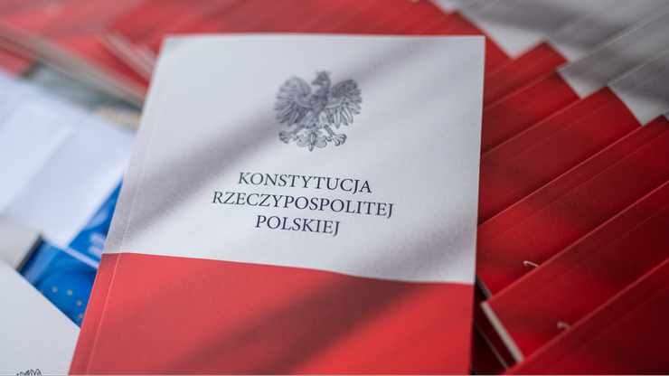 Sondaż CBOS: połowa Polaków nie chce zmiany konstytucji