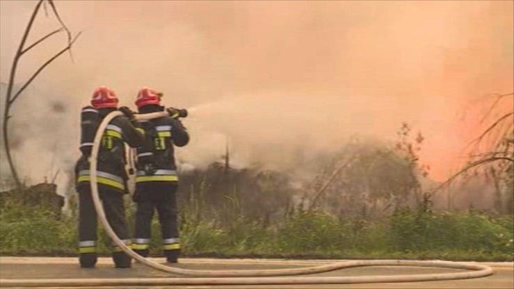 Podpalenie możliwą przyczyną pożaru składowiska opon w Trzebini