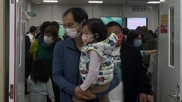 Fala hospitalizacji w Chinach. Pekin odpowiada WHO