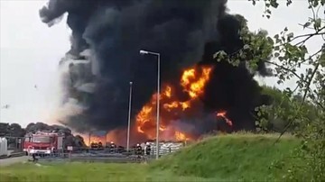 Ogromny pożar składu opon w Krośnie Odrzańskim. Nagranie od widza