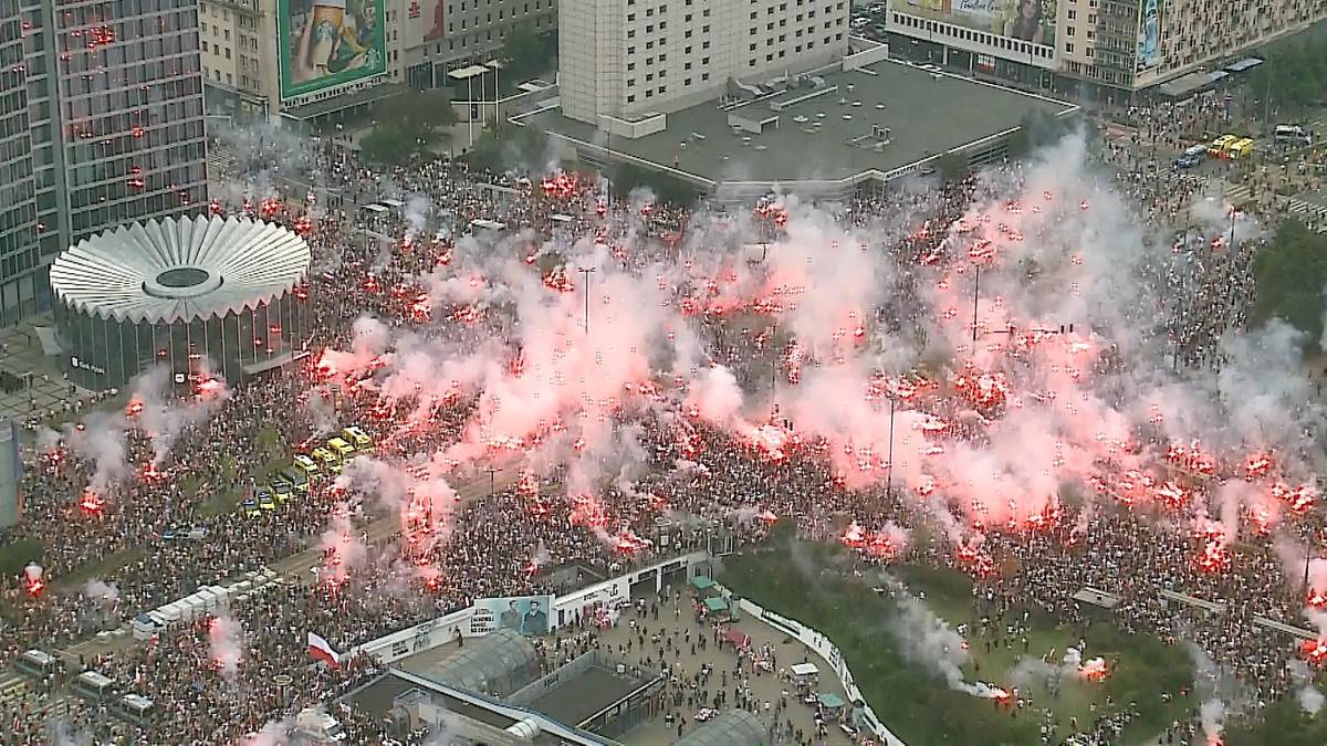 Godzina "W" w Warszawie. Miasto stanęło, zawyły syreny