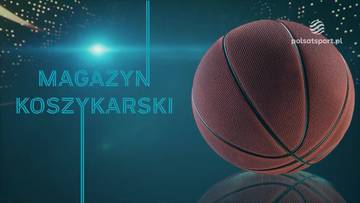 Piłka do koszyk&oacute;wki na ciemnym tle, z napisem "Magazyn Koszykarski" po lewej stronie.