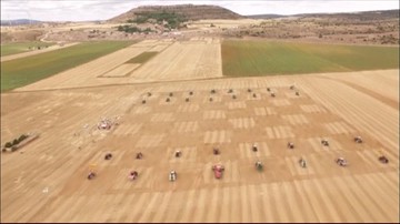 Hiszpania: największy na świecie mecz szachowy rozegrany za pomocą… traktorów