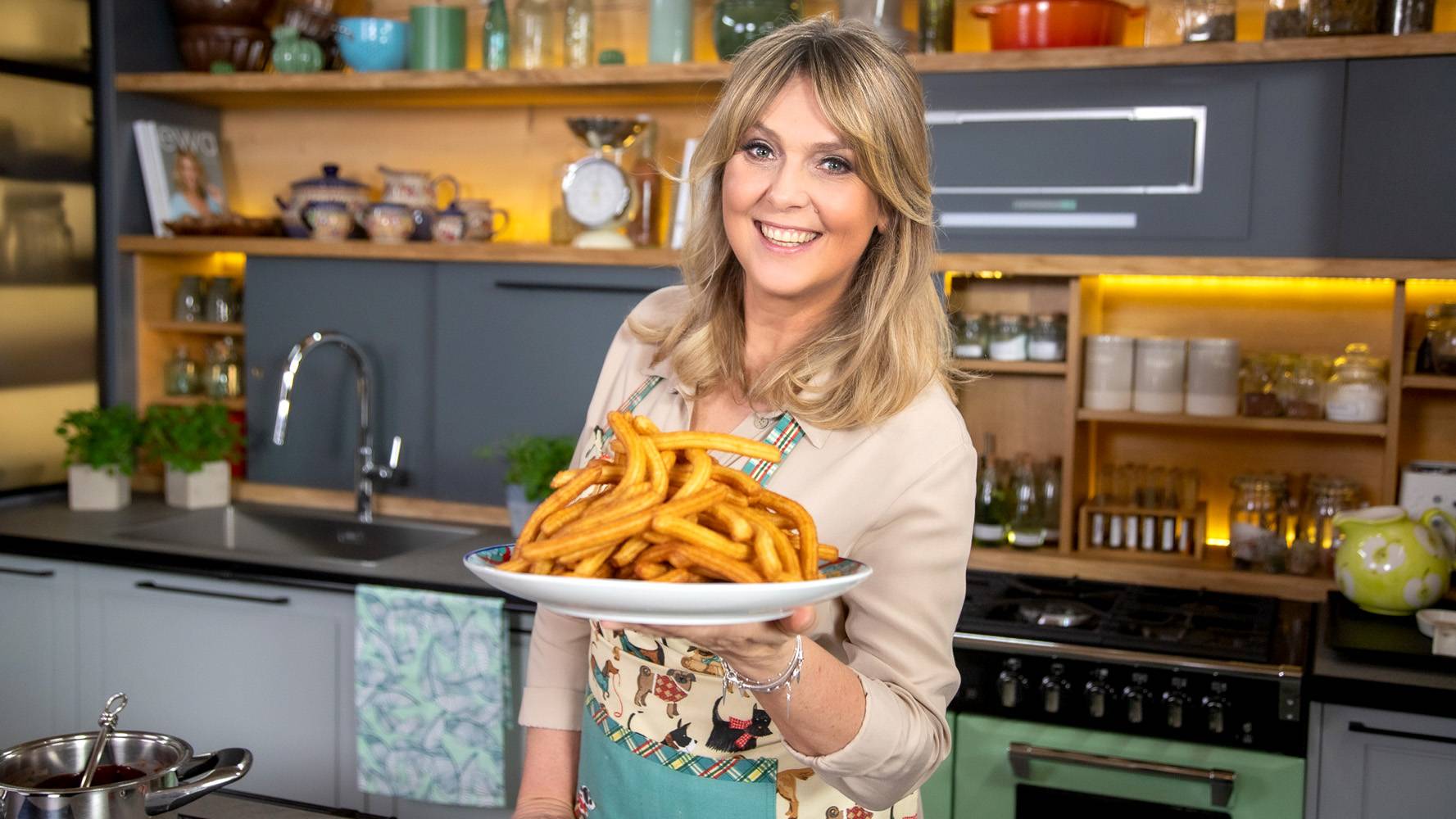 Pączki wychodzą z mody! Hit karnawału to przepis na churros - Polsat.pl