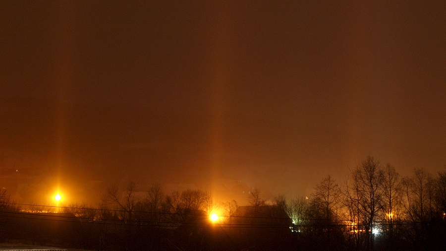 Słupy świetlne w Limanowej w woj. małopolskim. Fot. Michał Stach / TwojaPogoda.pl