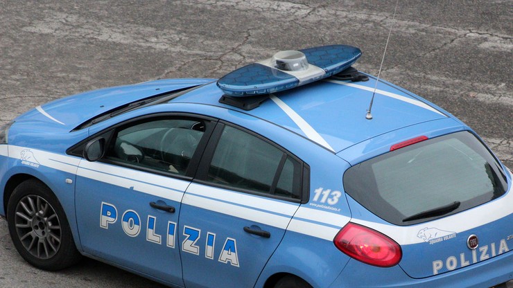Włoskie MSW: policjanci powinni nosić broń także gdy nie są na służbie