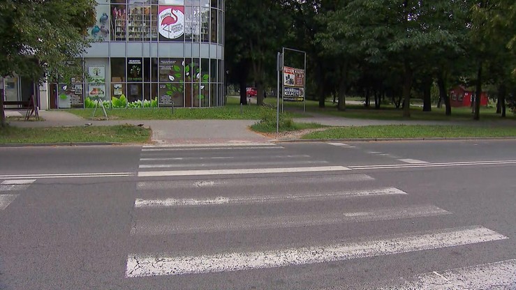 Policjanci potrącili chłopca na przejściu dla pieszych w Zawierciu. 8-latka przewieziono do szpitala