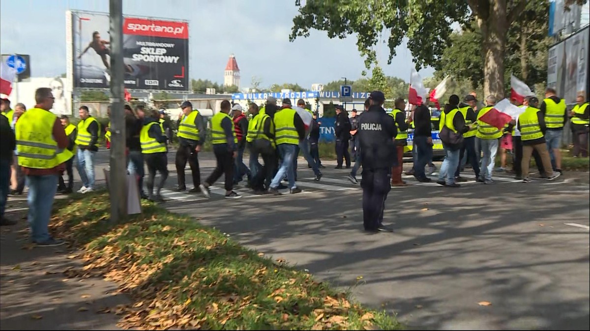 Protest rybaków we Władysławowie. Blokują drogę na Hel