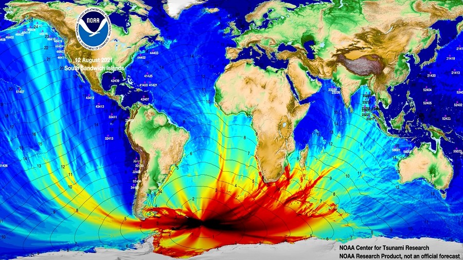 Tak rozchodziło się tsunami po potężnym wstrząsie z 12 sierpnia 2021 roku. Fot. NOAA.