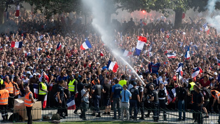 MŚ 2018: Świętujący francuscy kibice starli się z policją