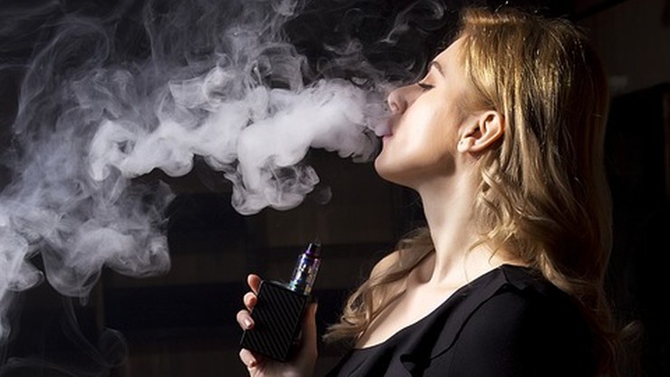 Pierwsze miasto zakazuje sprzedaży e-papierosów