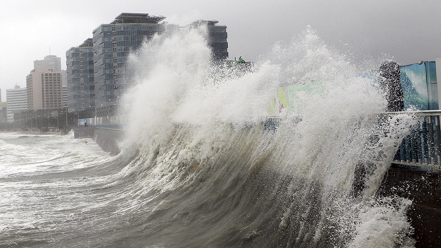 23.07.2019 05:00 Martwa fala uderzyła w popularny kurort. Wielu plażowiczów zostało rannych. „To było jak tsunami”