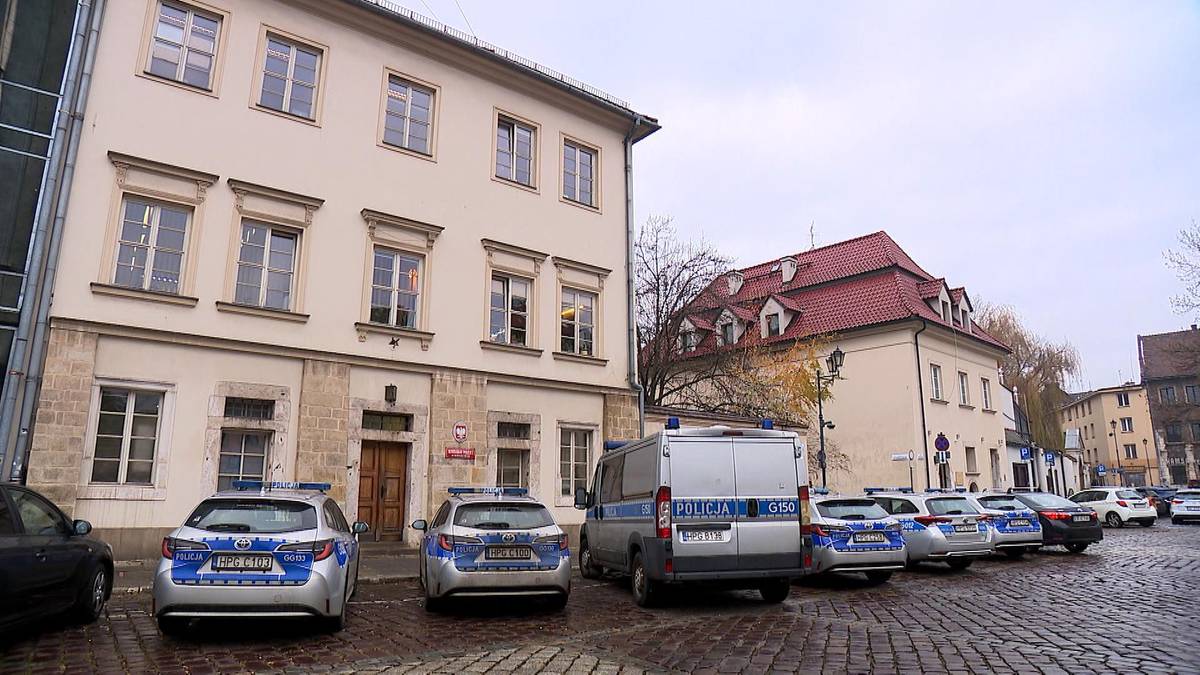 Dramatyczne sceny na komisariacie. Wyrwał broń policjantom i strzelił