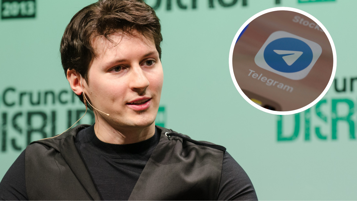 Pavel Durov, założyciel Telegrama, w czarnej kamizelce na tle zielonej sceny z logo Crunchbase.