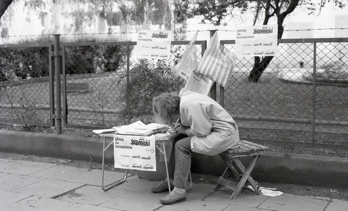 Kampania wyborcza do parlamentu, punkt zbierania podpisów / Gdańsk, maj 1989.