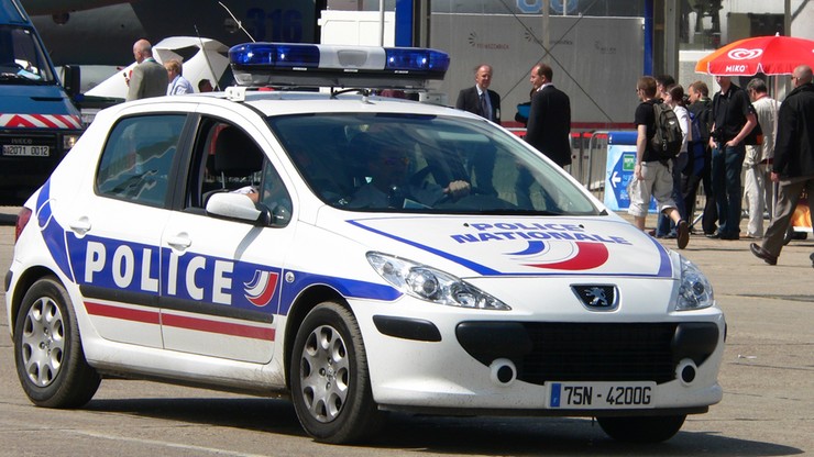 Francja. 10-latek uciekał przed policją skradzionym samochodem