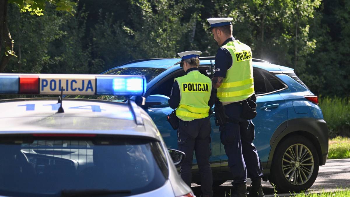 W trakcie jazdy przesiadł się do tyłu. Auto samo pojechało dalej