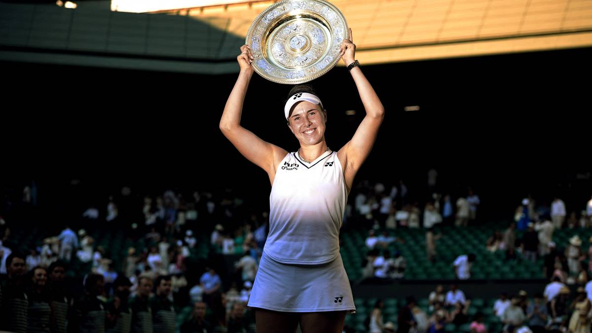 Linda Noskova wins Wimbledon 2026, beats Muchová 6-2, 5-7, 6-3