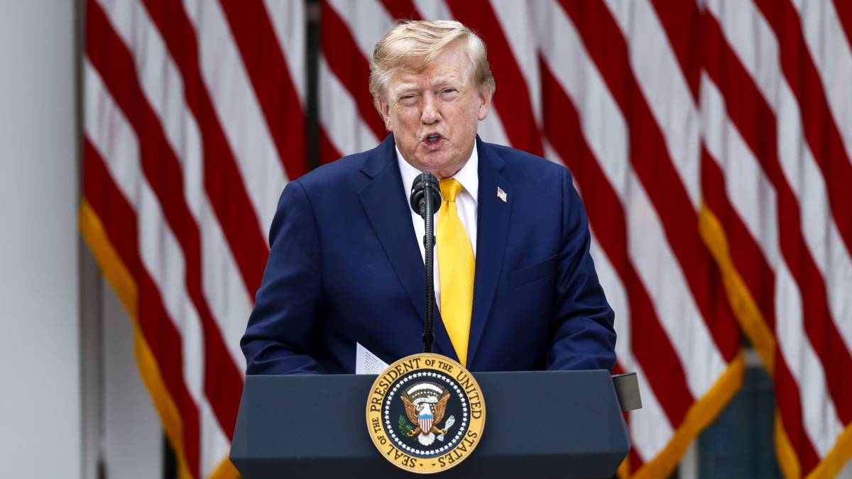 Trump's approval stays at record-low 33% for second week running