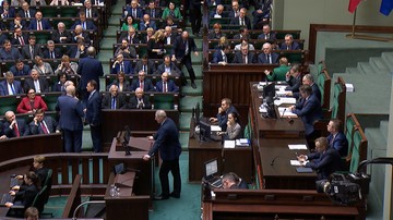 PiS zmienił regulamin Sejmu. Krótsze wystąpienia, limity pytań, mniej debat."Knebluje opozycję"