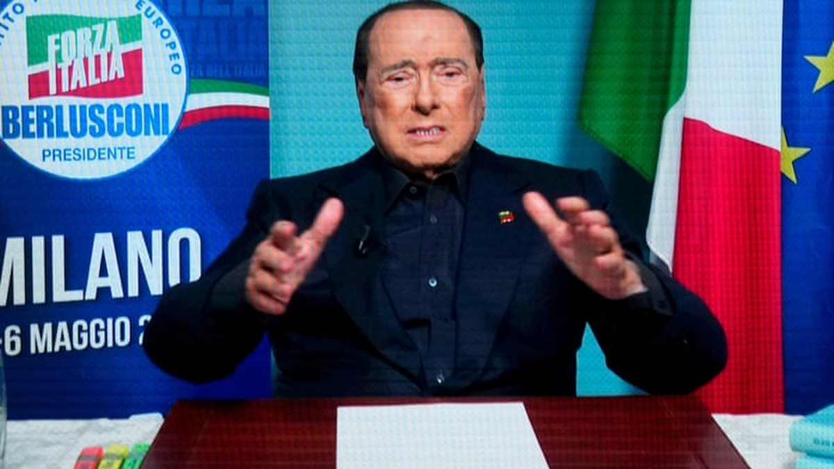 Silvio Berlusconi estaba en la unidad de cuidados intensivos.  Ocurre después de un mes de descanso
