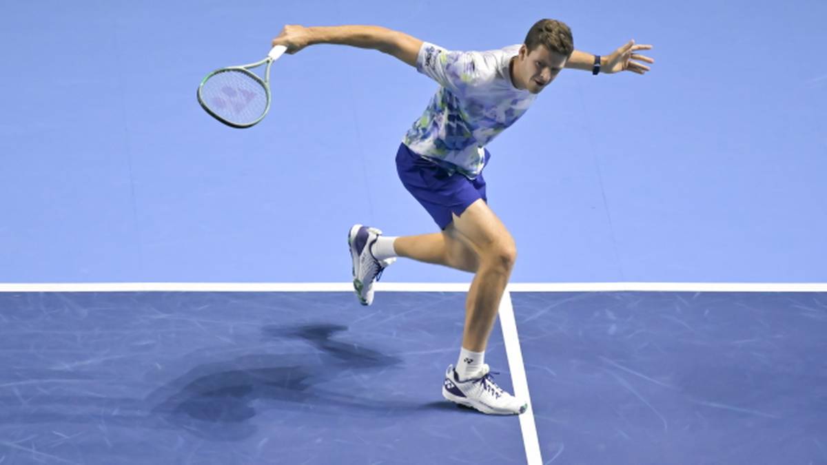 Z drobnymi kłopotami, ale zwycięsko. Hubert Hurkacz w 2. rundzie turnieju ATP w Paryżu