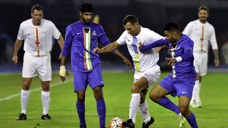 Gwiazdy zlekceważyły FIFA i zagrały w Kuwejcie
