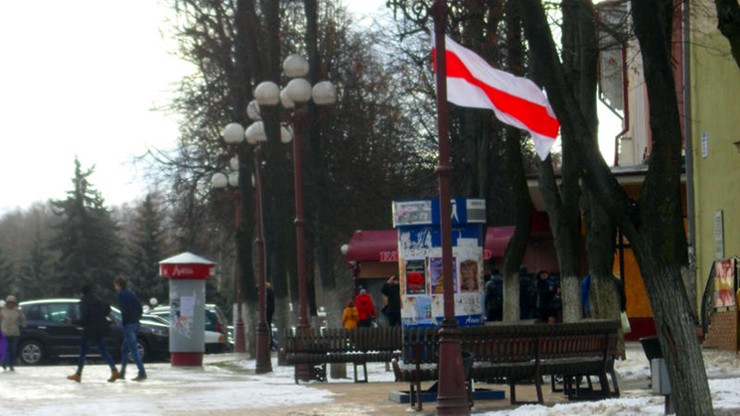 Białoruś: opozycja wywiesiła flagi z okazji 25-lecia rozpadu ZSRR