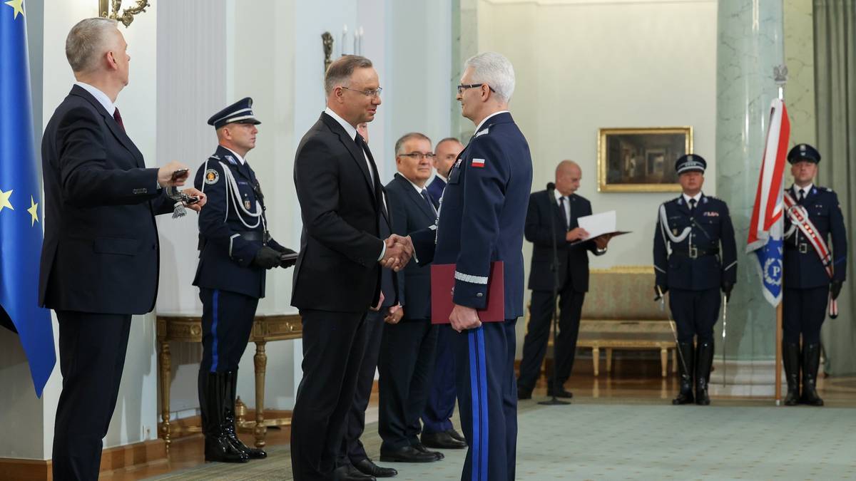 Prezydent wręczył nominacje generalskie oficerom policji. "Proszę to traktować jako zobowiązanie"