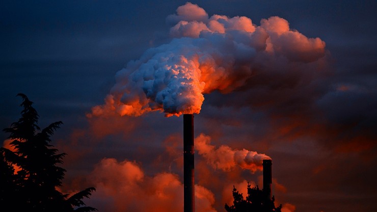 Holandia: sąd najwyższy nakazał władzom ograniczenie emisji dwutlenku węgla