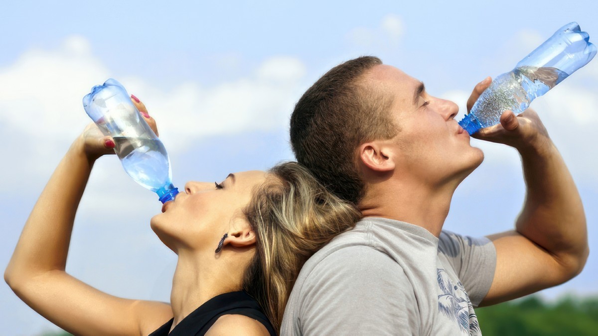 Dlaczego nie można nadmiernie spożywać wody? Fot. Pixabay.