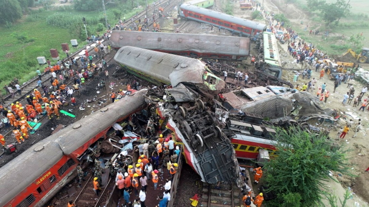 Katastrofa kolejowa na wschodzie Indii. Gwałtownie rośnie liczba ofiar