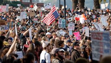 Tysiące osób na ulicach amerykańskich miast. realizowane są masowe protesty