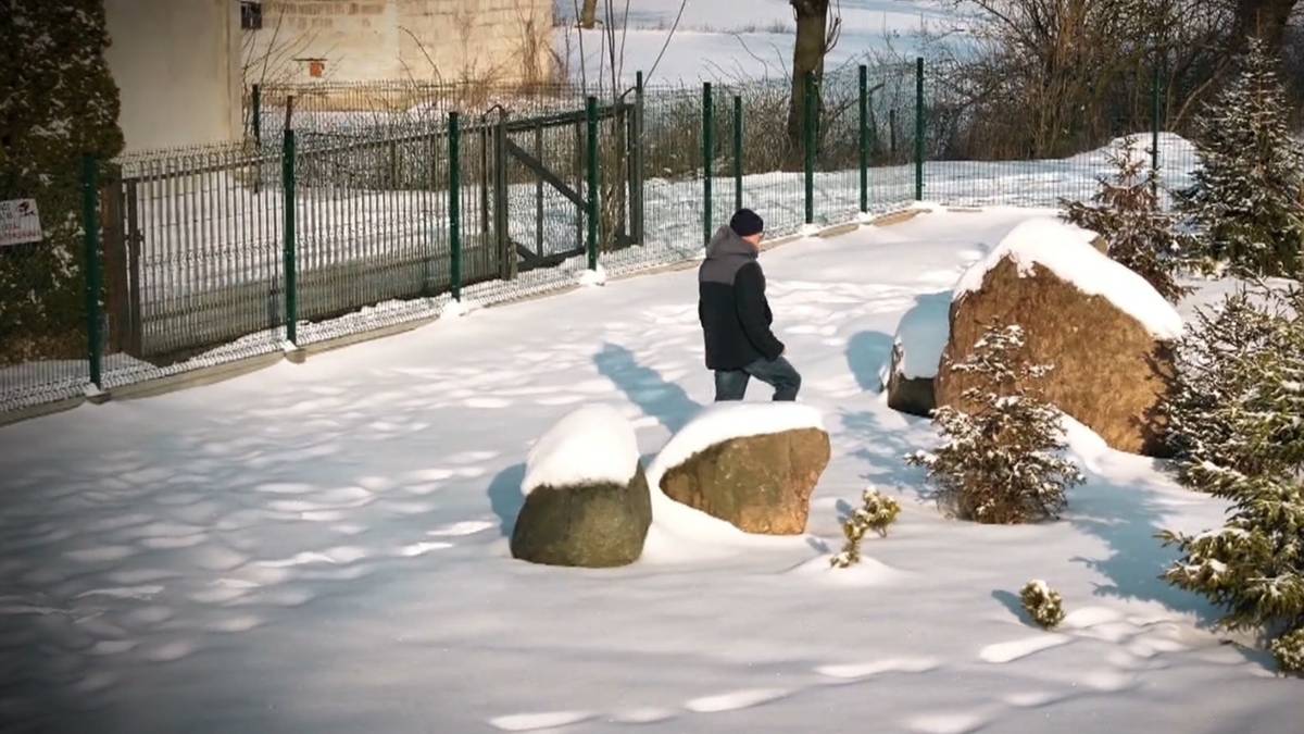 Przesunął kamienie, został oskarżony o kradzież. Konflikt z gminą narasta